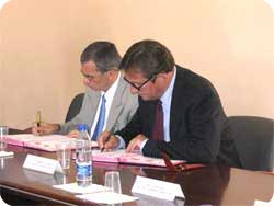 Signature du contrat de pays 2005